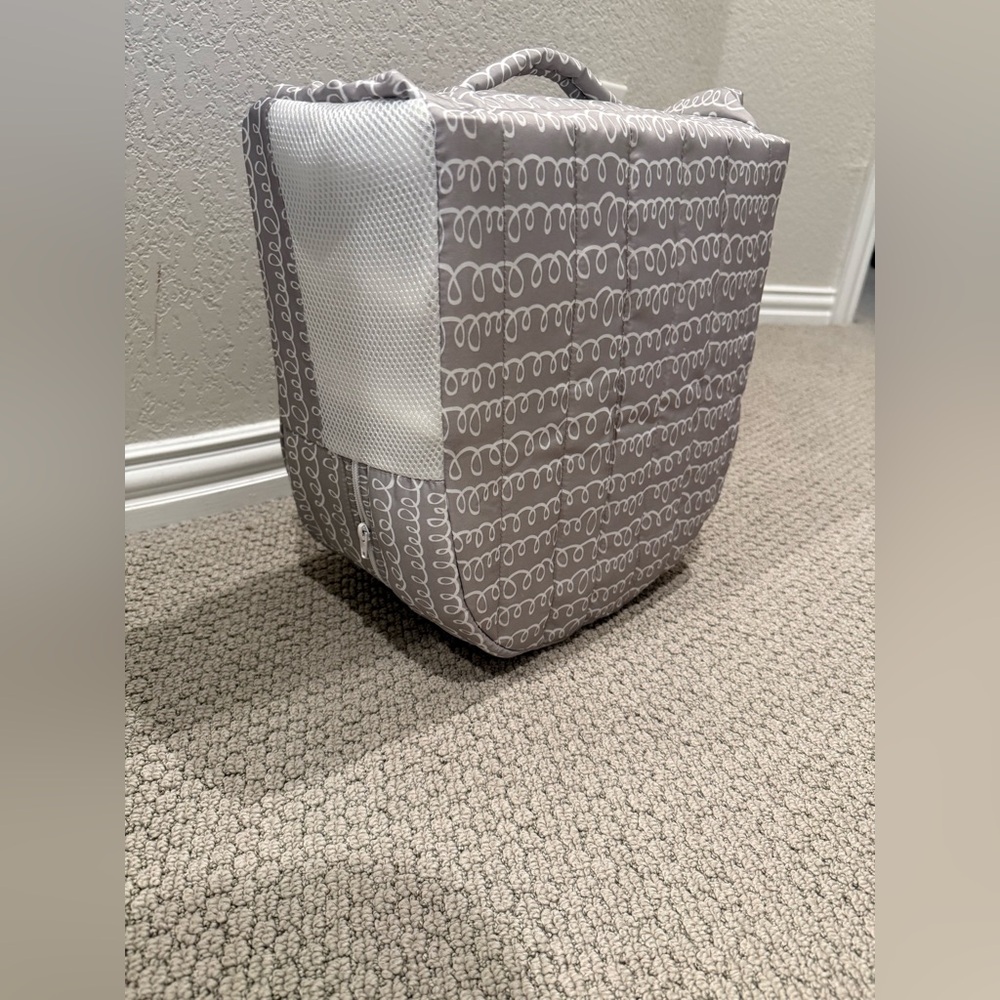 Gray Patterned Bassinet